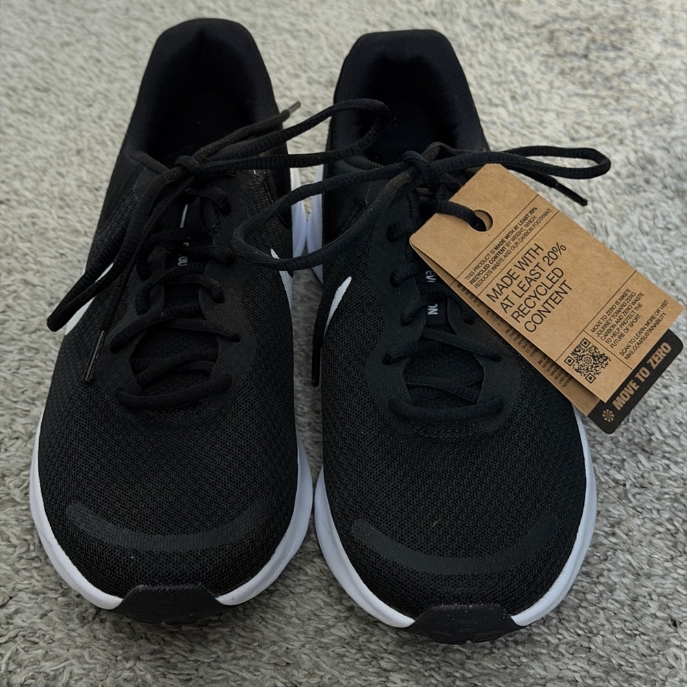 Nike Revolution 7 Sneakers